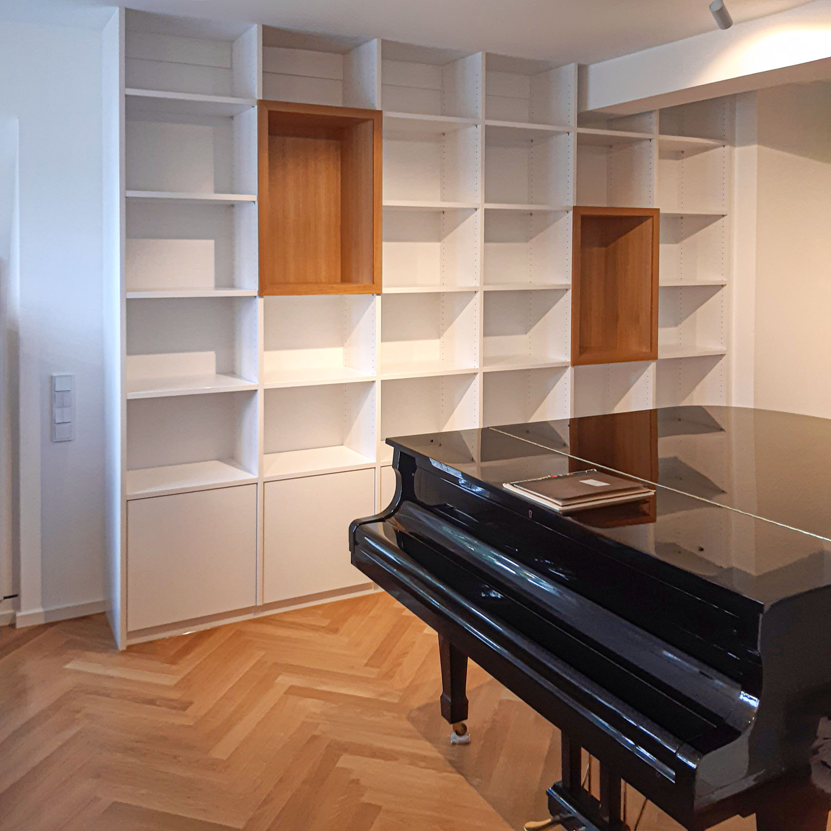 Bücherregal