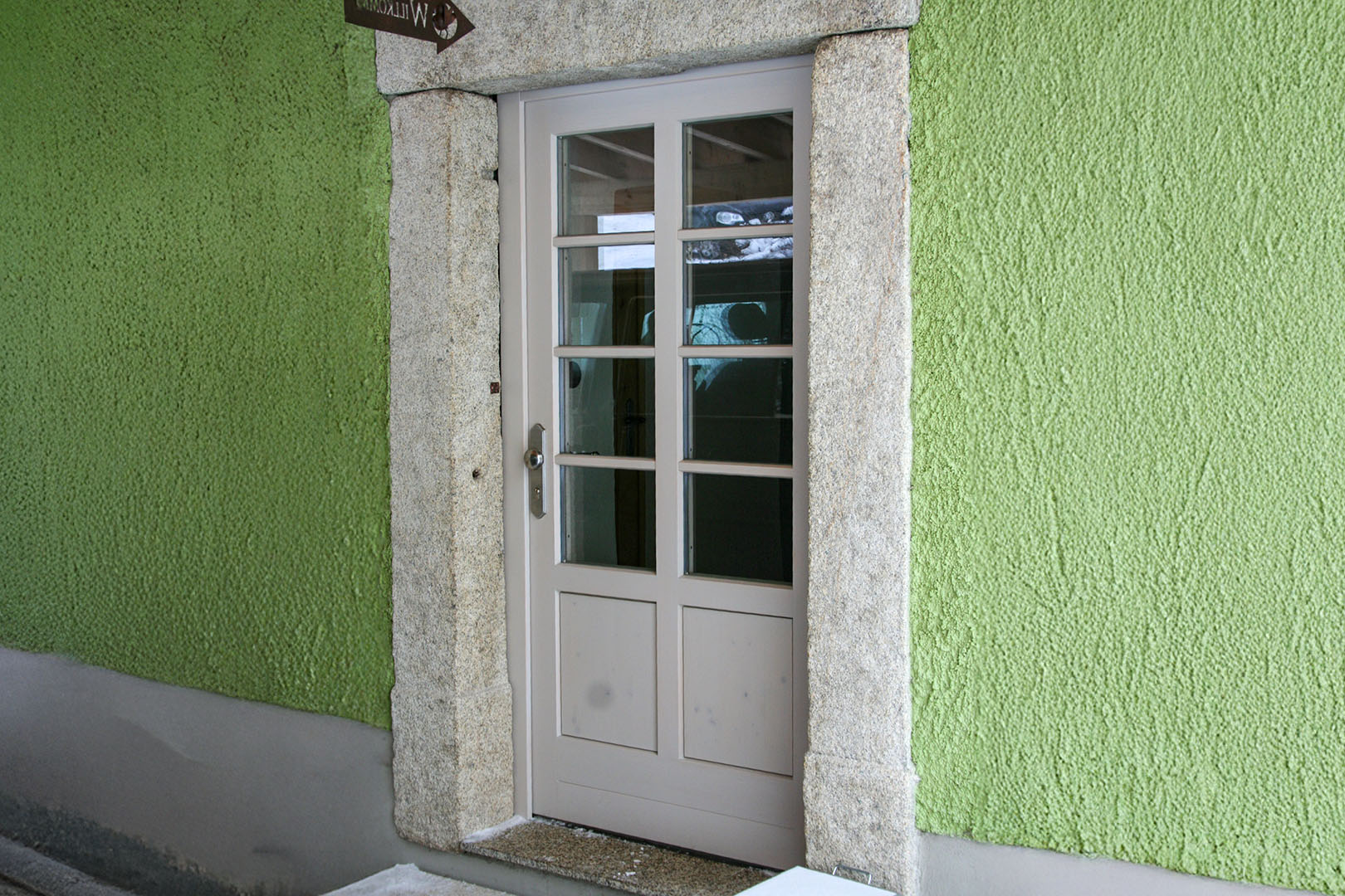 Haustüre grau lasiert
